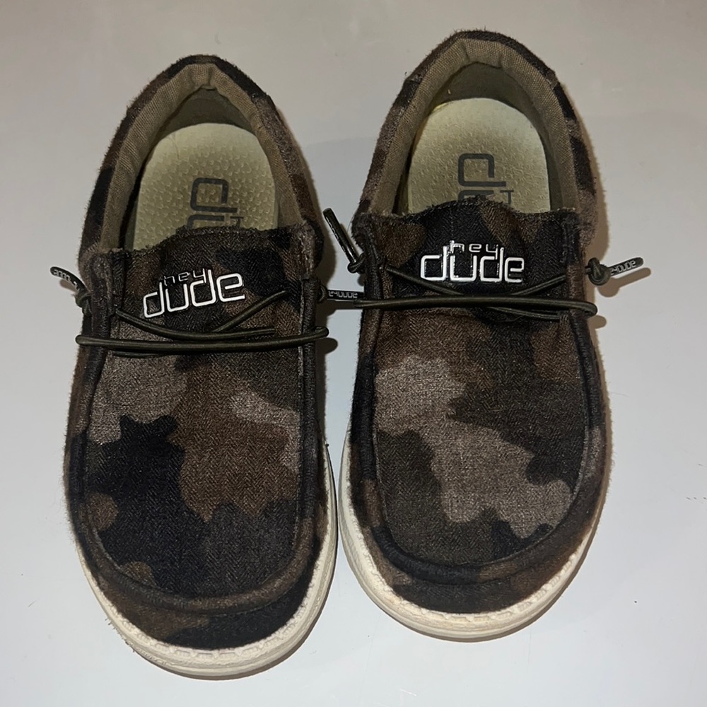 Hey Dude Wally Linen (youth), camo, toddler/little kid size K11, great condition